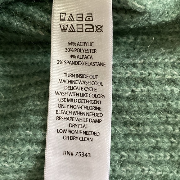 Yes Lola crew neckline ribbed knit sweater, buttons details, boxy! Size Small - Picture 11 of 17